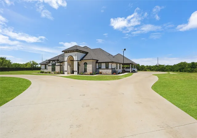 Photo 4 of Single family home for sale at 7381 Mesquite Rdg, Sanger, TX 76266 | MLS# 21325646 | Listing updated on 2026-08-22