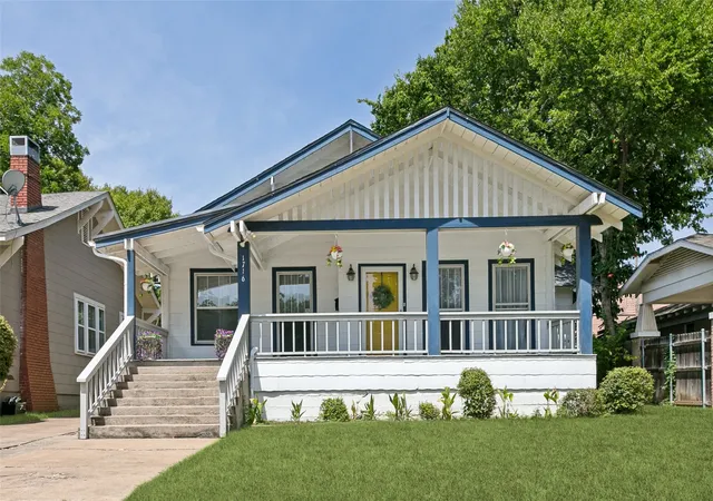 Photo 1 of Single family home for sale at 1716 Thomas Pl, Fort Worth, TX 76107 | MLS# 21326300 | Listing updated on 2026-08-21