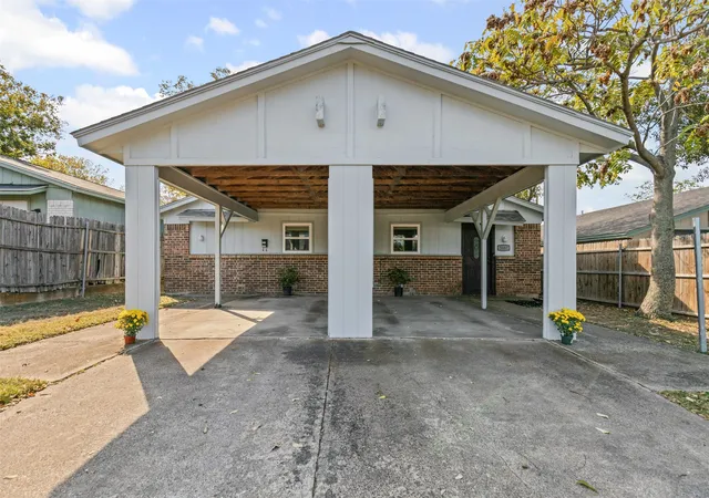 Photo 3 of Single family home for sale at 5117 Curzon Ave, Fort Worth, TX 76107 | MLS# 21326290 | Listing updated on 2026-07-27