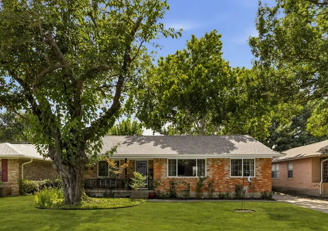 Photo 1 of Single family home for sale at 9639 Leaside Dr, Dallas, TX 75238 | MLS# 21325784 | Listing updated on 2026-08-20