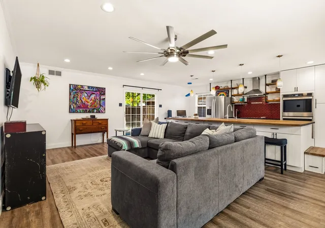 Photo 4 of Single family home for sale at 9639 Leaside Dr, Dallas, TX 75238 | MLS# 21325784 | Listing updated on 2026-08-20