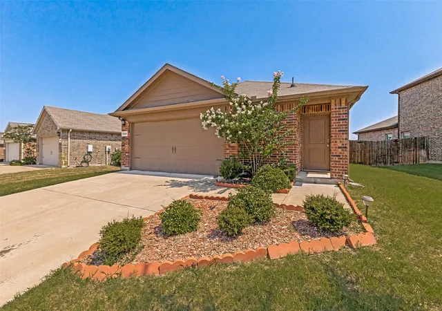 Photo 1 of Single family home for sale at 2425 Russell St, Crandall, TX 75114 | MLS# 21281628 | Listing updated on 2026-07-09