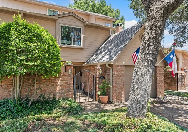 Photo 1 of Condo for sale at 137 Pleasant Grove Ln, Waco, TX 76712 | MLS# 21326361 | Listing updated on 2026-09-15
