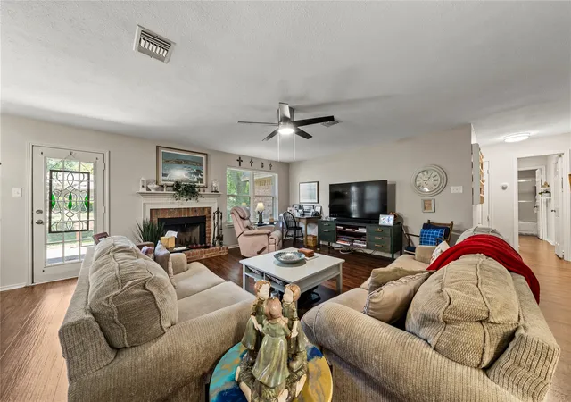 Photo 4 of Condo for sale at 137 Pleasant Grove Ln, Waco, TX 76712 | MLS# 21326361 | Listing updated on 2026-09-15