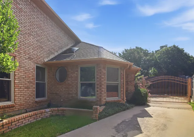 Photo 3 of Single family home for sale at 6701 Mt Vernon Ct, Arlington, TX 76017 | MLS# 21326435 | Listing updated on 2026-09-17