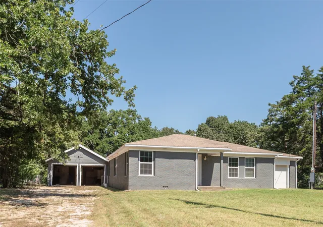 Photo 2 of Single family home for sale at 304 Jack Grace Hill Rd, Bowie, TX 76230 | MLS# 21326420 | Listing updated on 2026-09-16