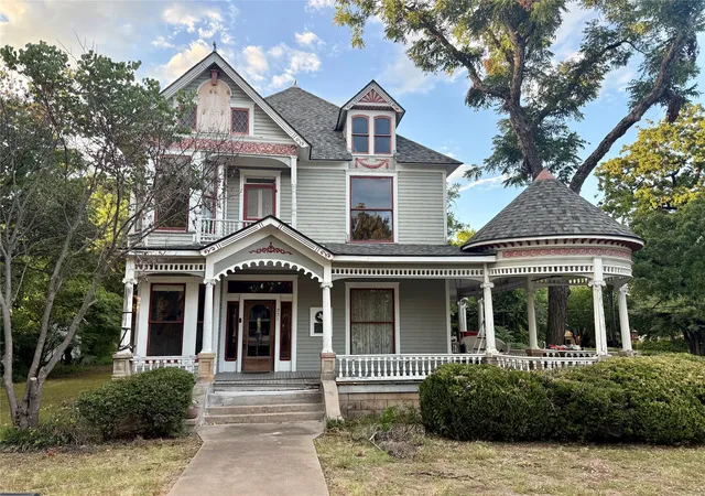 Photo 2 of Single family home for sale at 221 E Bridge St, Granbury, TX 76048 | MLS# 21326107 | Listing updated on 2026-08-28