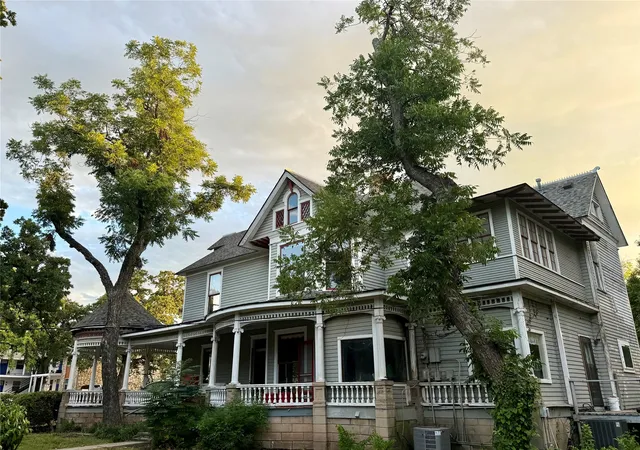 Photo 3 of Single family home for sale at 221 E Bridge St, Granbury, TX 76048 | MLS# 21326107 | Listing updated on 2026-08-28