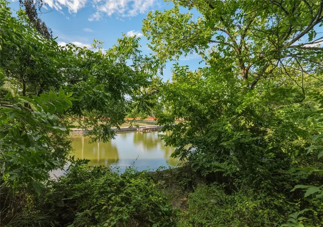 Photo 3 of Single family home for sale at 221 E Bridge St, Granbury, TX 76048 | MLS# 21326107 | Listing updated on 2026-08-28