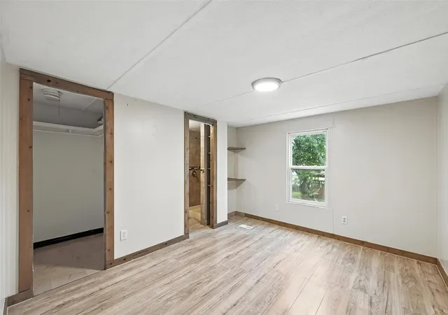 Photo 2 of Manufactured home for sale at 525 Surrey Ln, Burleson, TX 76028 | MLS# 21326499 | Listing updated on 2026-07-10