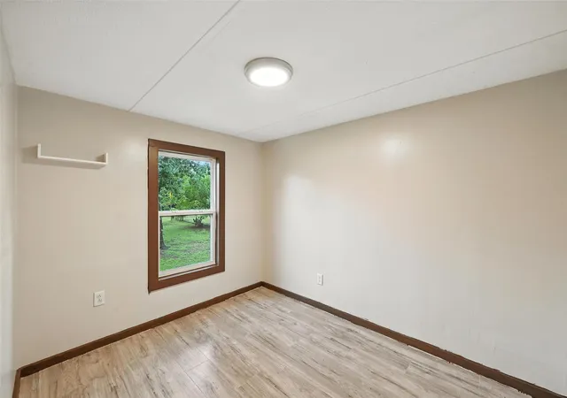 Photo 4 of Manufactured home for sale at 525 Surrey Ln, Burleson, TX 76028 | MLS# 21326499 | Listing updated on 2026-07-10