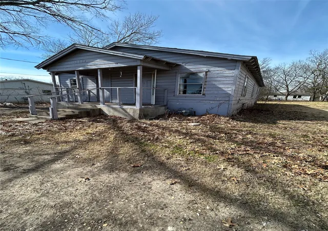 Photo 1 of Single family home for sale at 1116 S Catherine St, Terrell, TX 75160 | MLS# 21326507 | Listing updated on 2026-08-30