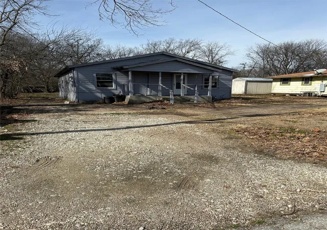 Photo 4 of Single family home for sale at 1116 S Catherine St, Terrell, TX 75160 | MLS# 21326507 | Listing updated on 2026-08-30