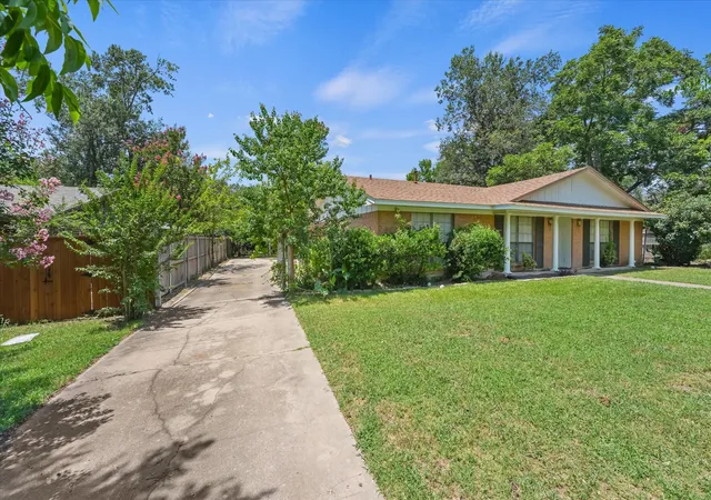 Photo 2 of Sale Pending at 2803 Bois D Arc St, Commerce, TX 75428 | MLS# 21324029 | Listing updated on 2026-08-27