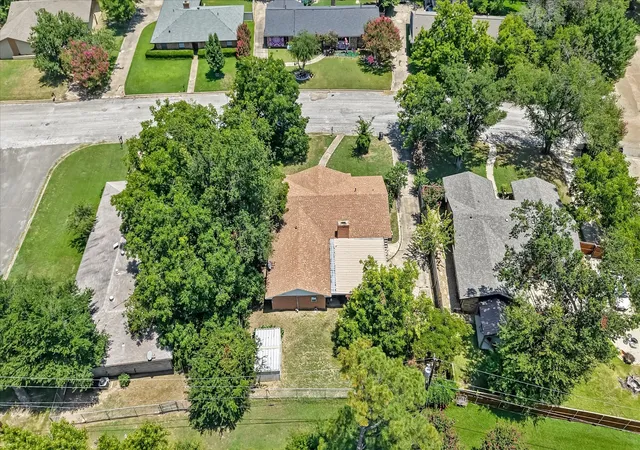 Photo 3 of Sale Pending at 2803 Bois D Arc St, Commerce, TX 75428 | MLS# 21324029 | Listing updated on 2026-08-27