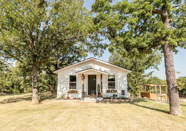 Photo 3 of Single family home for sale at 375 Nocona Dr, Nocona, TX 76255 | MLS# 21326484 | Listing updated on 2026-08-22