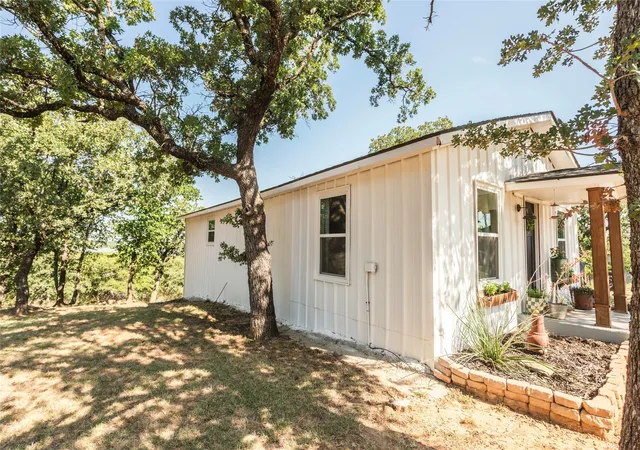Photo 3 of Single family home for sale at 375 Nocona Dr, Nocona, TX 76255 | MLS# 21326484 | Listing updated on 2026-08-22