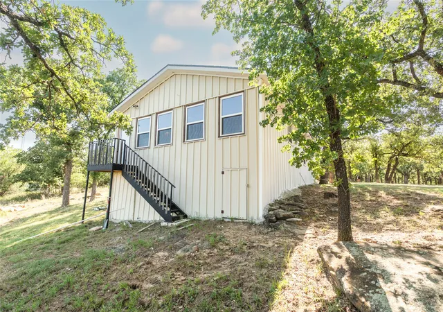Photo 4 of Single family home for sale at 375 Nocona Dr, Nocona, TX 76255 | MLS# 21326484 | Listing updated on 2026-08-22