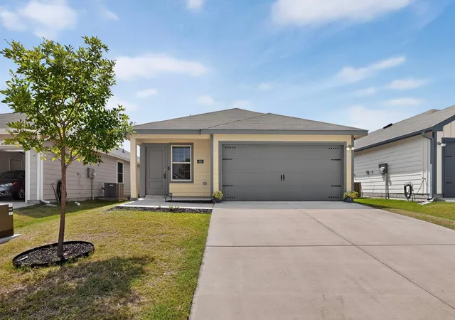 Photo 2 of Single family home for sale at 463 Vitex Dr, Royse City, TX 75189 | MLS# 21326428 | Listing updated on 2026-08-22