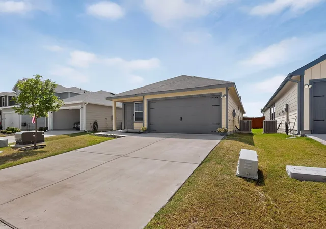 Photo 3 of Single family home for sale at 463 Vitex Dr, Royse City, TX 75189 | MLS# 21326428 | Listing updated on 2026-08-22