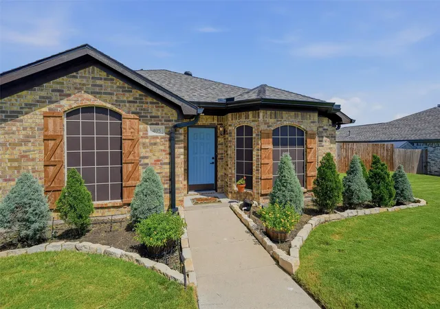 Photo 4 of Sale Pending at 405 Deauville Dr, Fort Worth, TX 76108 | MLS# 21317673 | Listing updated on 2026-07-27