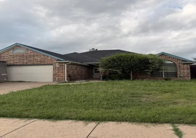 Photo 2 of Single family home for sale at 1012 Porter Pl, Sanger, TX 76266 | MLS# 21326575 | Listing updated on 2026-07-24