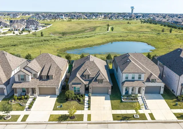 3rd image of 2404 Plover Ln, Argyle, TX 76226 | MLS# 21316804