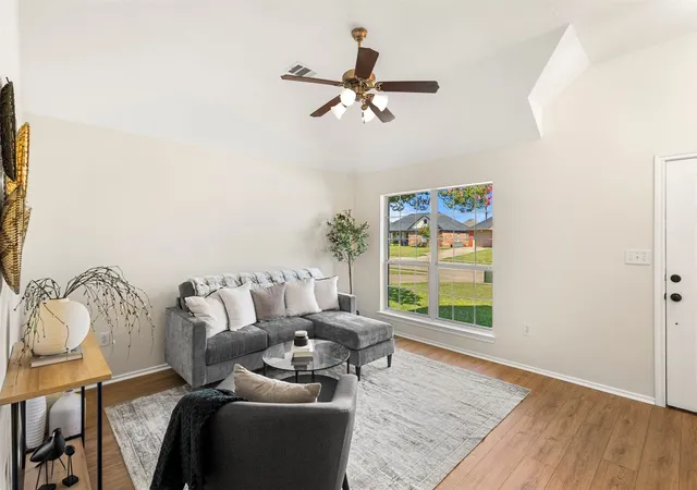Photo 4 of Sale Pending at 620 Brenna Rd, Waxahachie, TX 75165 | MLS# 21299350 | Listing updated on 2026-08-27