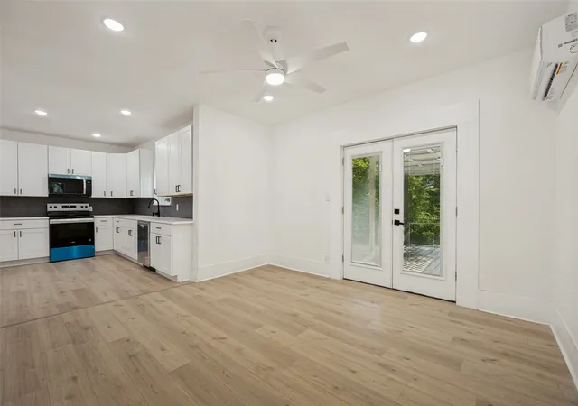 Photo 4 of Single family home for sale at 404 S Pearl St, Trenton, TX 75490 | MLS# 21324022 | Listing updated on 2026-07-10