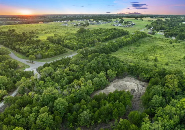 Photo 1 of Sale Pending at 1400 Hinton Ln, Van Alstyne, TX 75495 | MLS# 21326521 | Listing updated on 2026-08-27