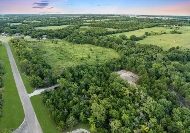Photo 3 of Sale Pending at 1400 Hinton Ln, Van Alstyne, TX 75495 | MLS# 21326521 | Listing updated on 2026-08-27