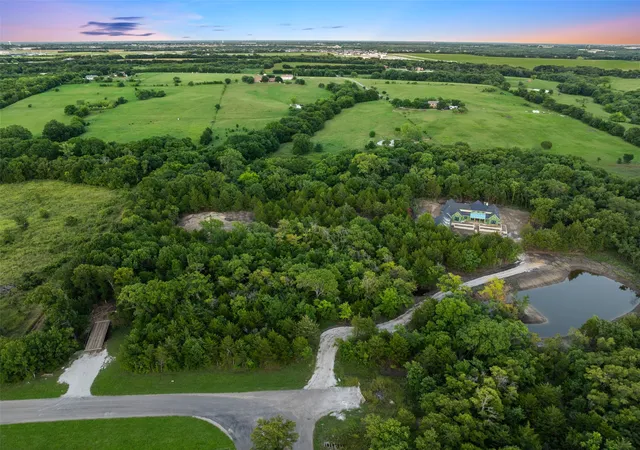 Photo 3 of Sale Pending at 1400 Hinton Ln, Van Alstyne, TX 75495 | MLS# 21326521 | Listing updated on 2026-08-27