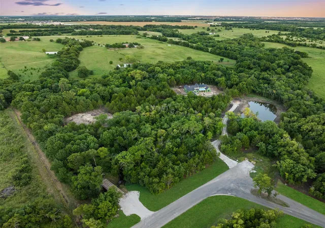 Photo 4 of Sale Pending at 1400 Hinton Ln, Van Alstyne, TX 75495 | MLS# 21326521 | Listing updated on 2026-08-27