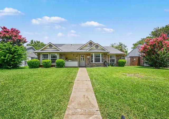 Photo 2 of Single family home for sale at 18932 Platte River Wy, Dallas, TX 75287 | MLS# 21324536 | Listing updated on 2026-08-28