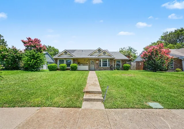 Photo 3 of Single family home for sale at 18932 Platte River Wy, Dallas, TX 75287 | MLS# 21324536 | Listing updated on 2026-08-28