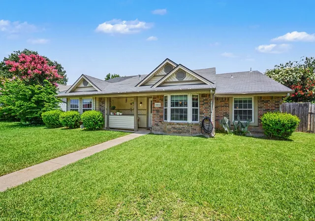Photo 3 of Single family home for sale at 18932 Platte River Wy, Dallas, TX 75287 | MLS# 21324536 | Listing updated on 2026-08-28
