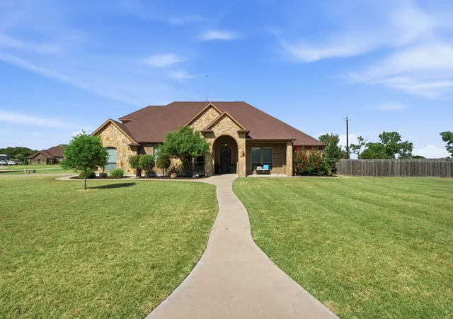 Photo 2 of Single family home for sale at 102 Brock Ct, Millsap, TX 76066 | MLS# 21302650 | Listing updated on 2026-10-08
