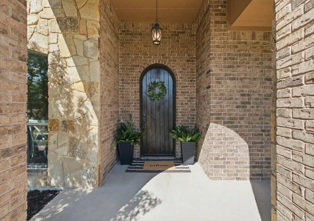 Photo 4 of Single family home for sale at 102 Brock Ct, Millsap, TX 76066 | MLS# 21302650 | Listing updated on 2026-10-08