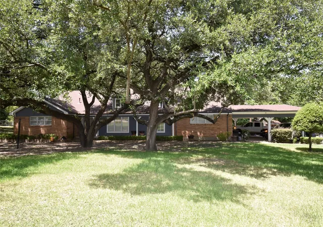 Photo 3 of Single family home for sale at 1329 S Belt Line Rd, Mesquite, TX 75149 | MLS# 21326656 | Listing updated on 2026-08-03