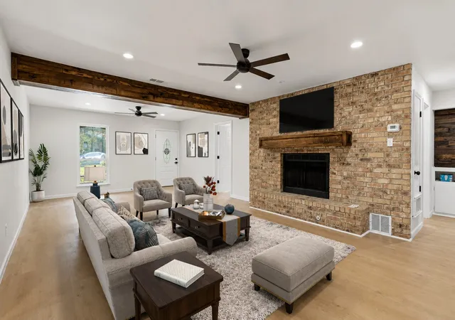 Photo 3 of Single family home for sale at 2706 Mintwood Pl, Arlington, TX 76016 | MLS# 21326693 | Listing updated on 2026-07-28