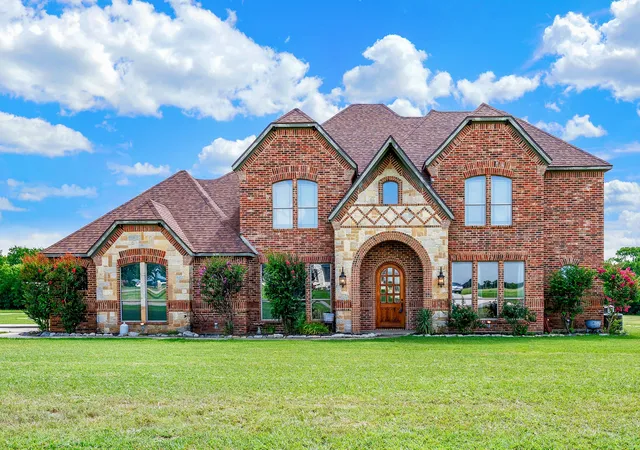 Photo 1 of Single family home for sale at 1132 Shadow Lakes Dr, Wills Point, TX 75169 | MLS# 21322353 | Listing updated on 2026-07-10
