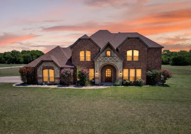 Photo 2 of Single family home for sale at 1132 Shadow Lakes Dr, Wills Point, TX 75169 | MLS# 21322353 | Listing updated on 2026-07-10