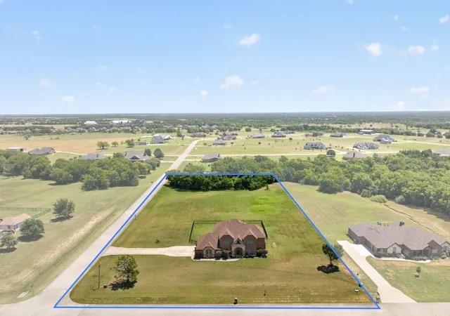 Photo 3 of Single family home for sale at 1132 Shadow Lakes Dr, Wills Point, TX 75169 | MLS# 21322353 | Listing updated on 2026-07-10