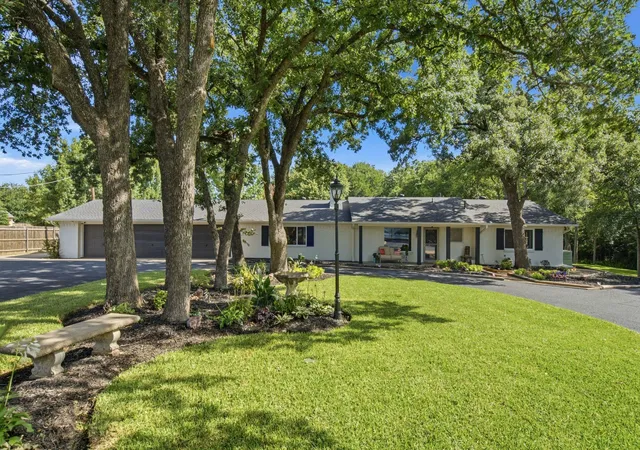 Photo 2 of Single family home for sale at 3001 Curry Rd, Arlington, TX 76001 | MLS# 21326325 | Listing updated on 2026-09-22