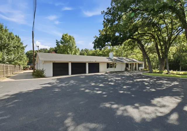 Photo 3 of Single family home for sale at 3001 Curry Rd, Arlington, TX 76001 | MLS# 21326325 | Listing updated on 2026-09-22