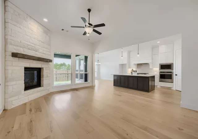 Photo 2 of Single family home for sale at 501 Splitrock Rd, Mansfield, TX 76063 | MLS# 21326737 | Listing updated on 2026-09-18