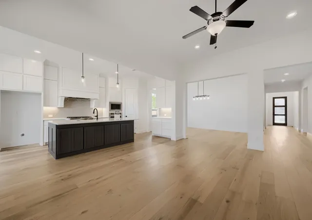 Photo 3 of Single family home for sale at 501 Splitrock Rd, Mansfield, TX 76063 | MLS# 21326737 | Listing updated on 2026-09-18