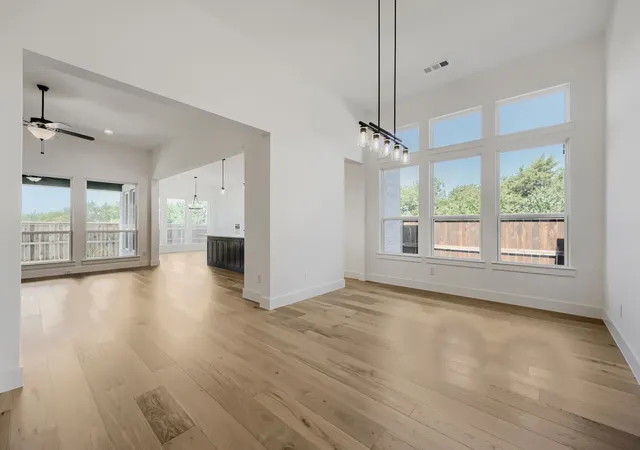 Photo 4 of Single family home for sale at 501 Splitrock Rd, Mansfield, TX 76063 | MLS# 21326737 | Listing updated on 2026-09-18