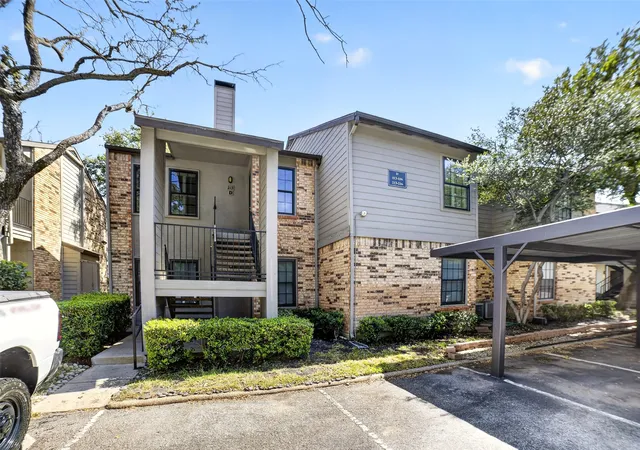 Listing Photo 2 - Condo for sale in building located at 5335 Bent Tree Forest Dr, Dallas, TX 75248 - Unit #213