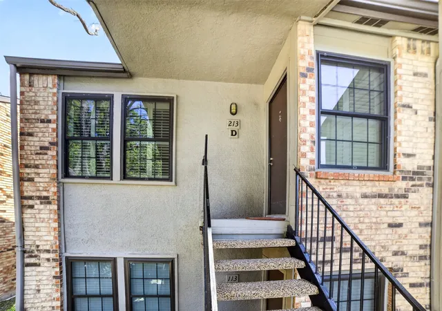 Listing Photo 3 - Condo for sale in building located at 5335 Bent Tree Forest Dr, Dallas, TX 75248 - Unit #213